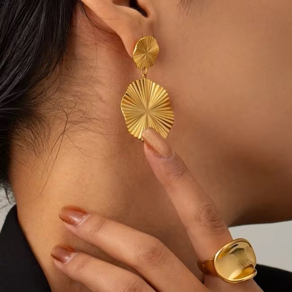 18K Gold Plated Earrings - Gold Jewelry - Picture 3 of 6